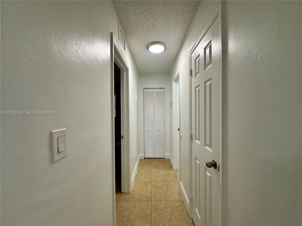Active With Contract: $1,595 (1 beds, 1 baths, 0 Square Feet)