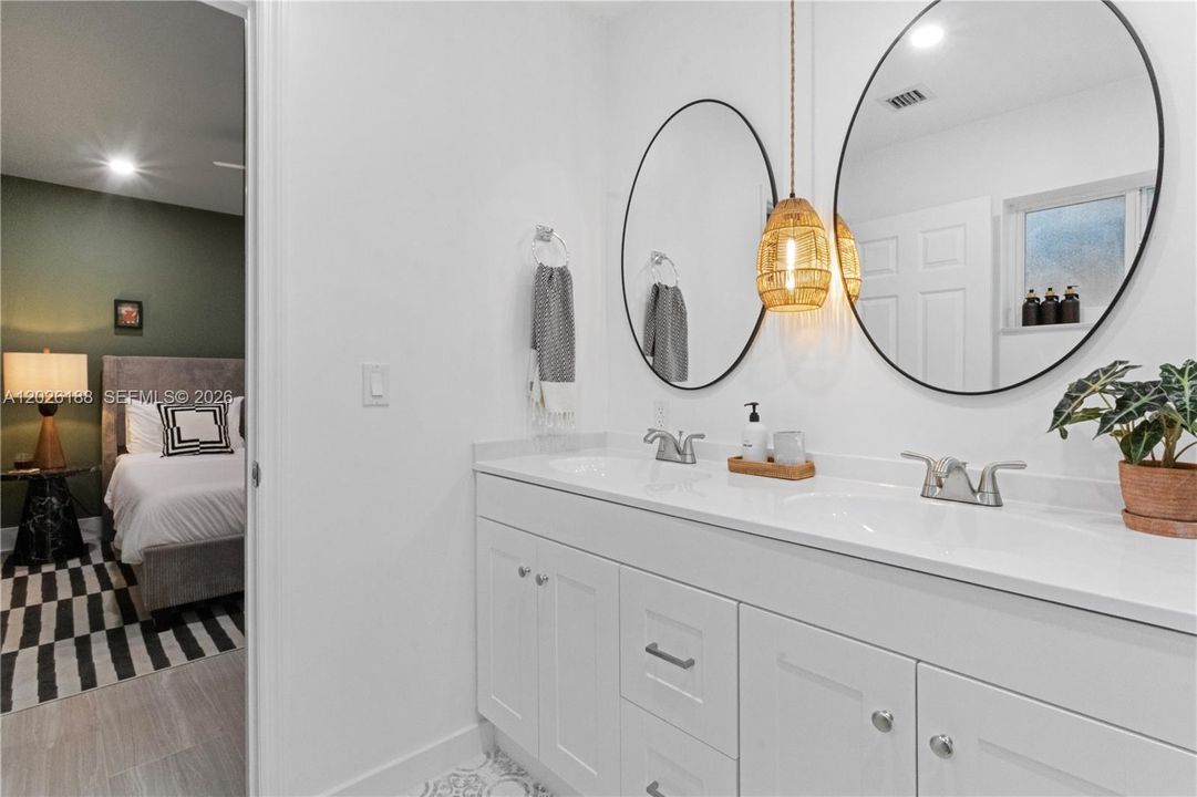 For Rent: $5,000 (4 beds, 3 baths, 1614 Square Feet)
