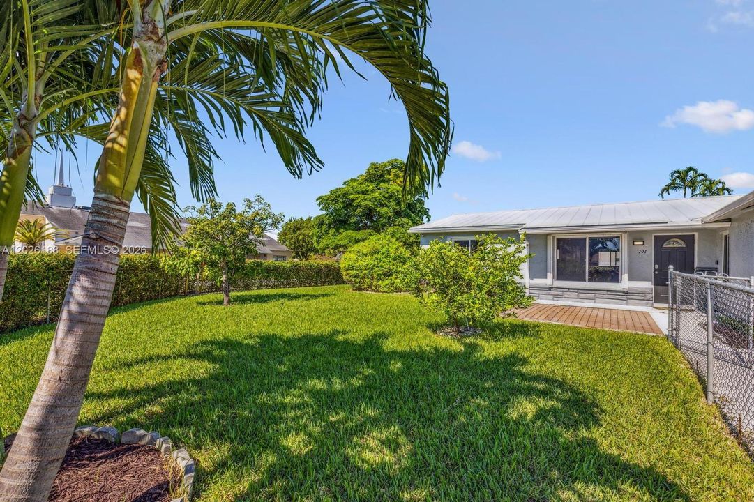 For Rent: $5,000 (4 beds, 3 baths, 1614 Square Feet)
