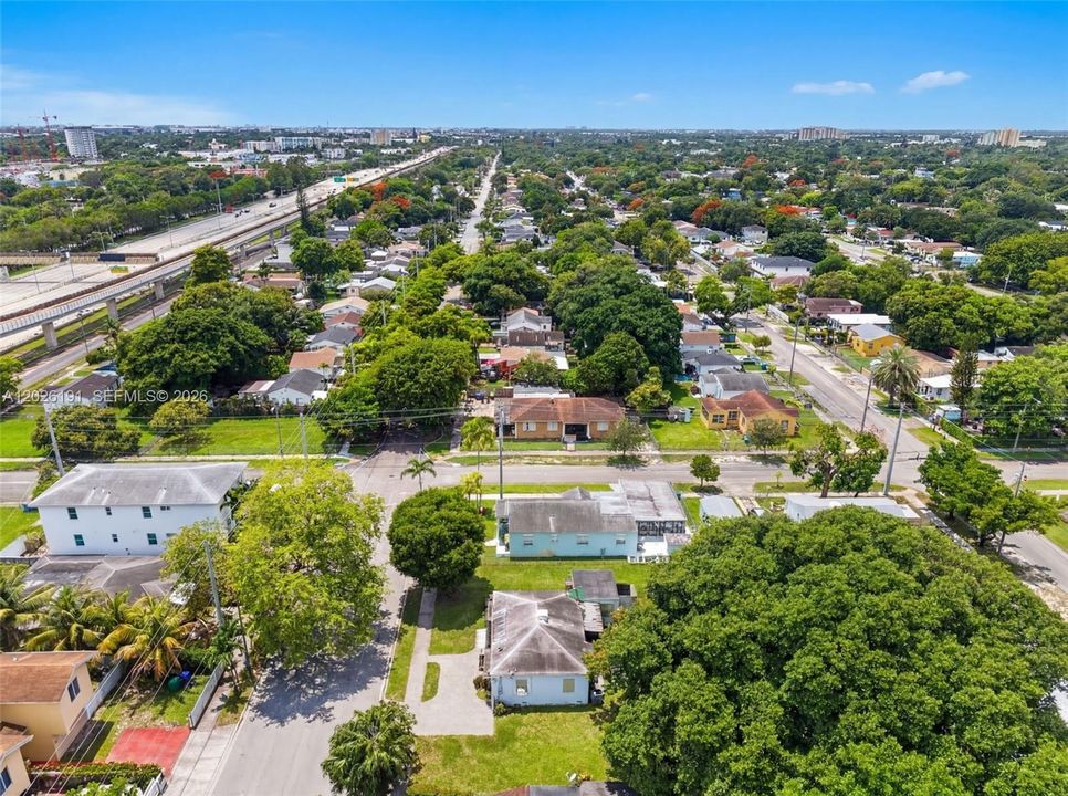 For Sale: $599,500 (2 beds, 2 baths, 1194 Square Feet)