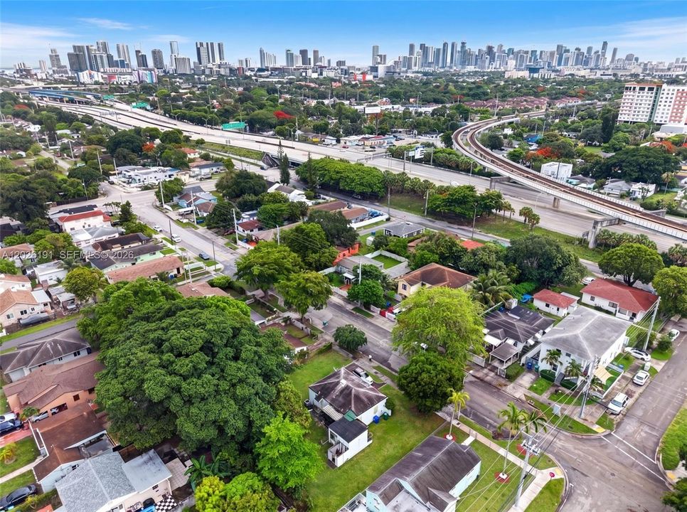 For Sale: $599,500 (2 beds, 2 baths, 1194 Square Feet)