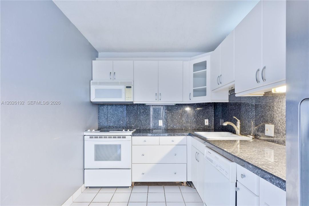 Active With Contract: $294,500 (2 beds, 2 baths, 1313 Square Feet)