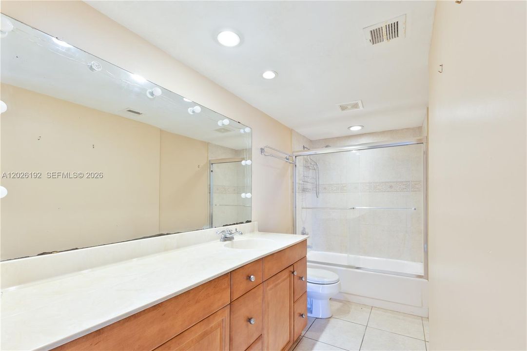 Active With Contract: $294,500 (2 beds, 2 baths, 1313 Square Feet)
