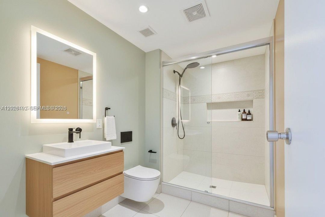 Active With Contract: $294,500 (2 beds, 2 baths, 1313 Square Feet)