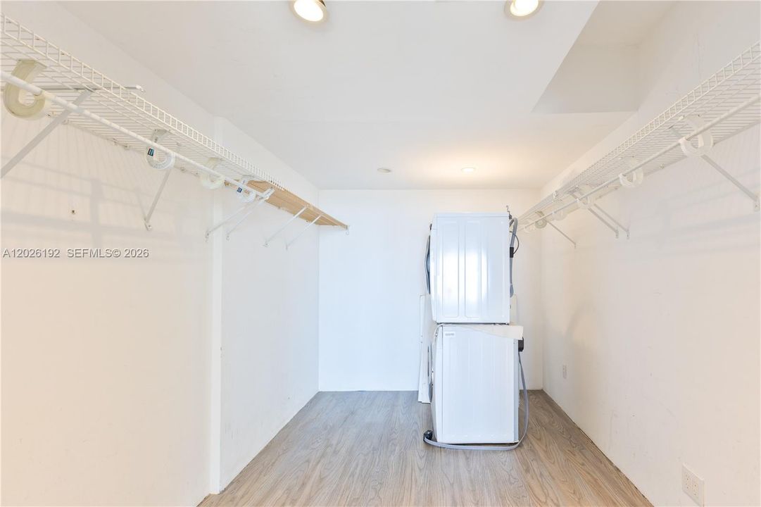 Active With Contract: $294,500 (2 beds, 2 baths, 1313 Square Feet)
