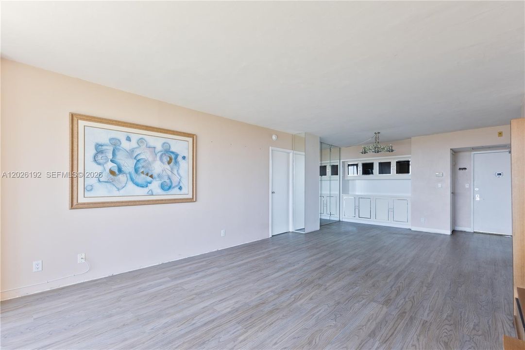 Active With Contract: $294,500 (2 beds, 2 baths, 1313 Square Feet)
