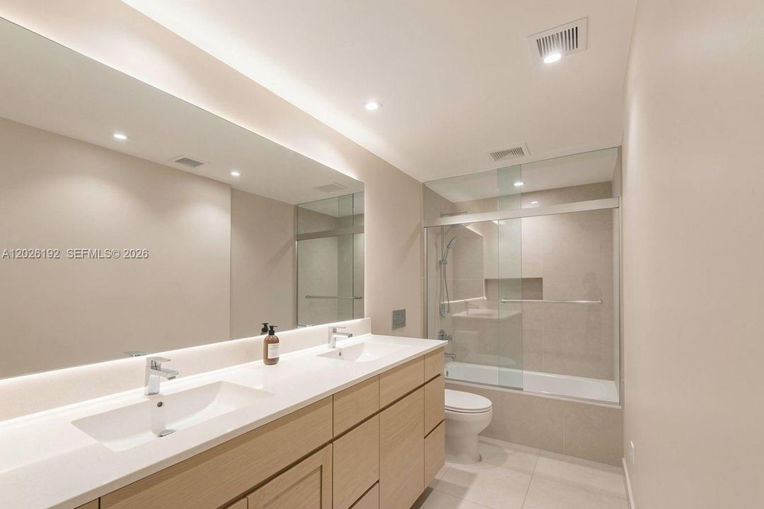 Active With Contract: $294,500 (2 beds, 2 baths, 1313 Square Feet)