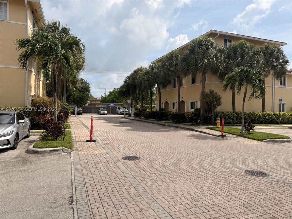 For Rent: $2,699 (3 beds, 2 baths, 1182 Square Feet)