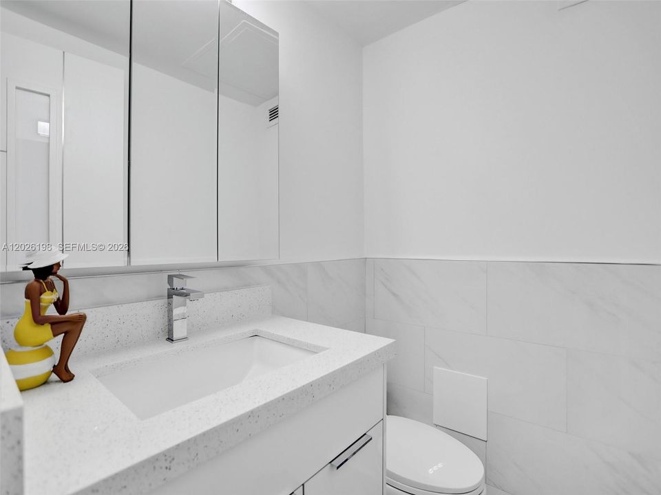 For Rent: $2,950 (1 beds, 1 baths, 835 Square Feet)