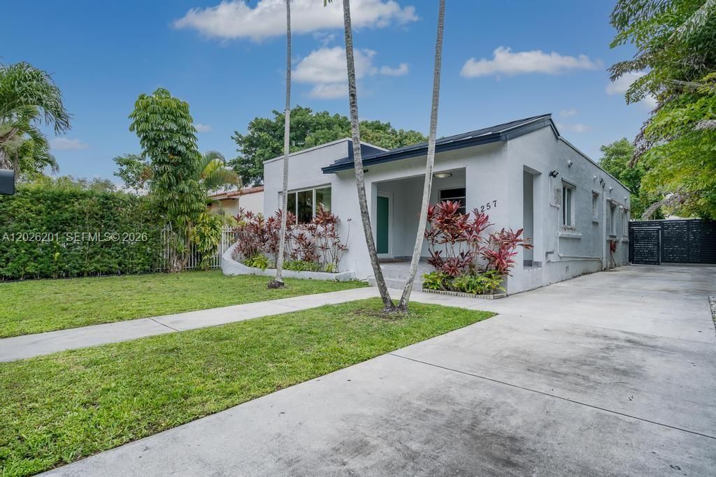For Sale: $799,000 (3 beds, 2 baths, 1500 Square Feet)