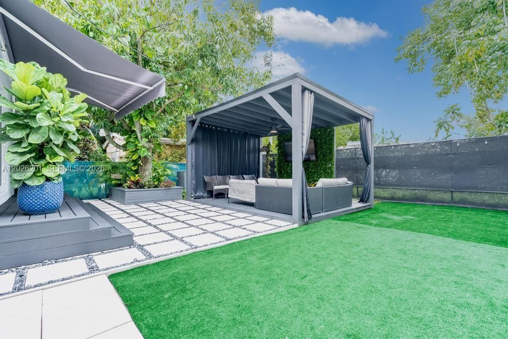 For Sale: $799,000 (3 beds, 2 baths, 1500 Square Feet)