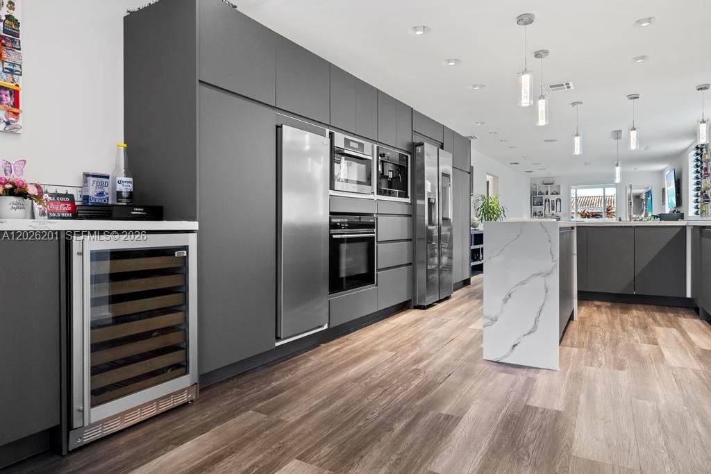 For Sale: $799,000 (3 beds, 2 baths, 1500 Square Feet)