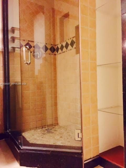 В аренду: $1,750 (2 спален, 1 ванн, 830 Квадратных фут)