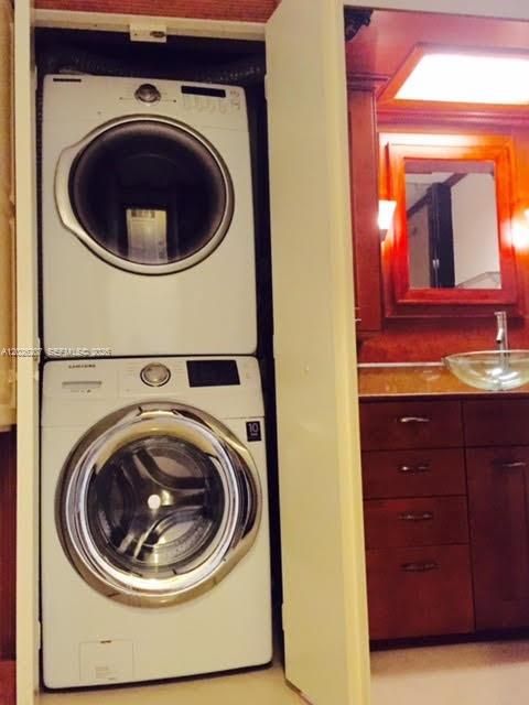 В аренду: $1,750 (2 спален, 1 ванн, 830 Квадратных фут)