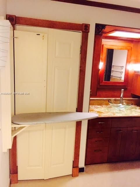В аренду: $1,750 (2 спален, 1 ванн, 830 Квадратных фут)
