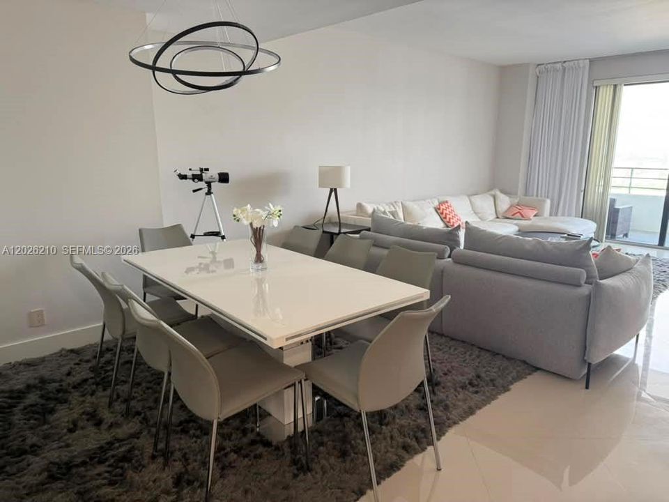 For Rent: $4,500 (2 beds, 2 baths, 1280 Square Feet)