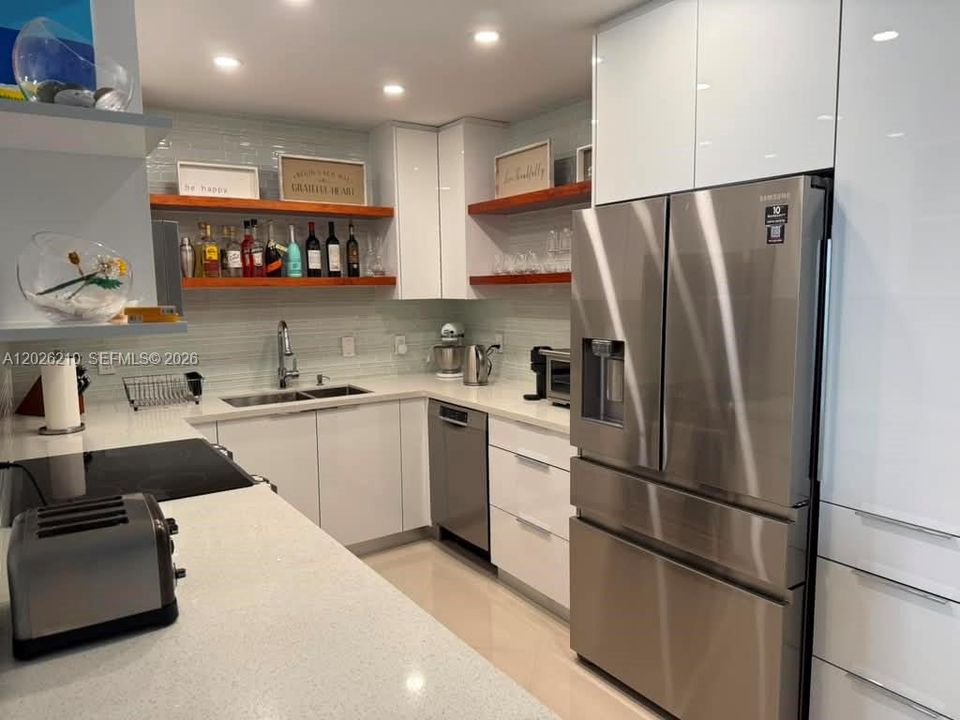 For Rent: $4,500 (2 beds, 2 baths, 1280 Square Feet)