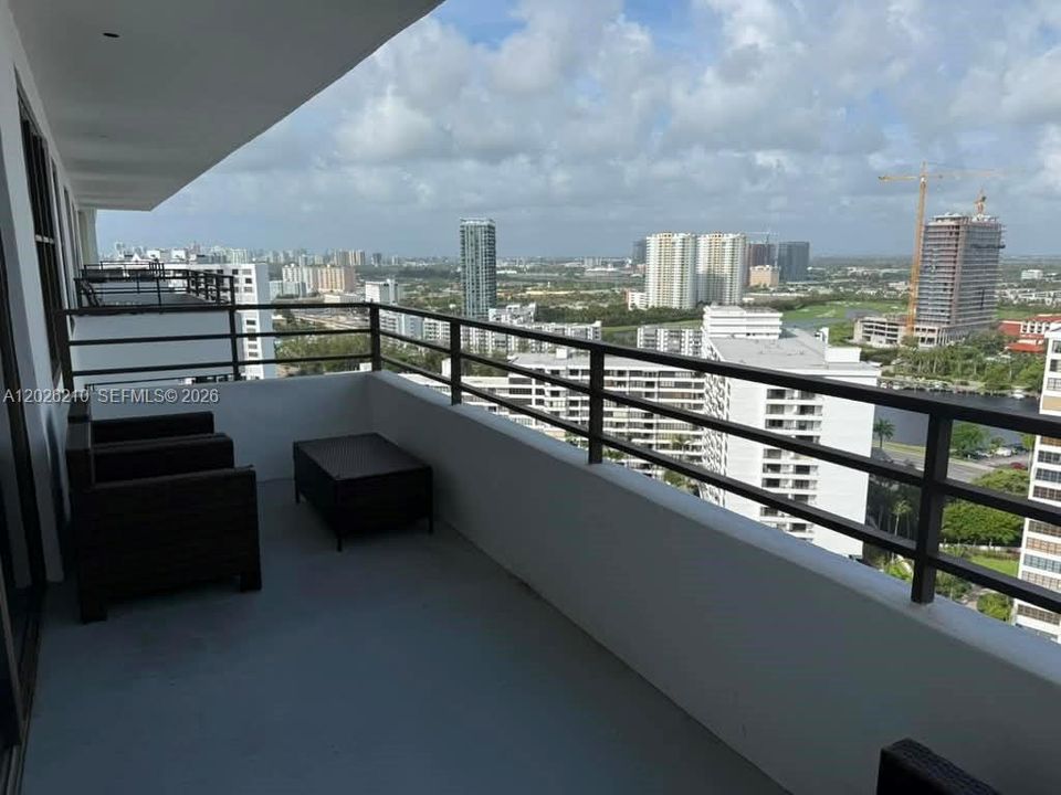 For Rent: $4,500 (2 beds, 2 baths, 1280 Square Feet)
