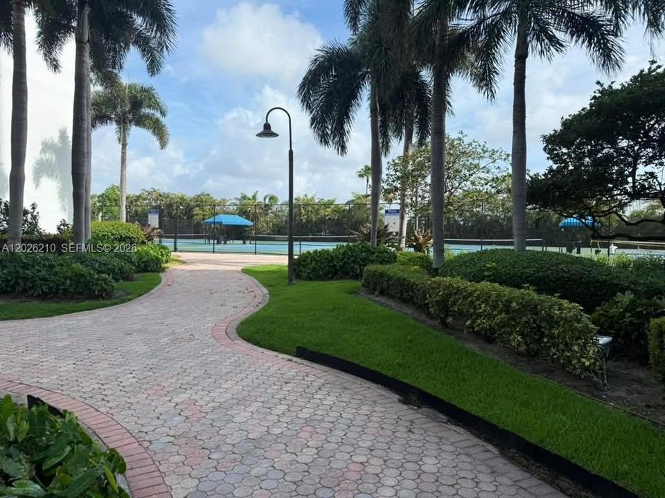 For Rent: $4,500 (2 beds, 2 baths, 1280 Square Feet)