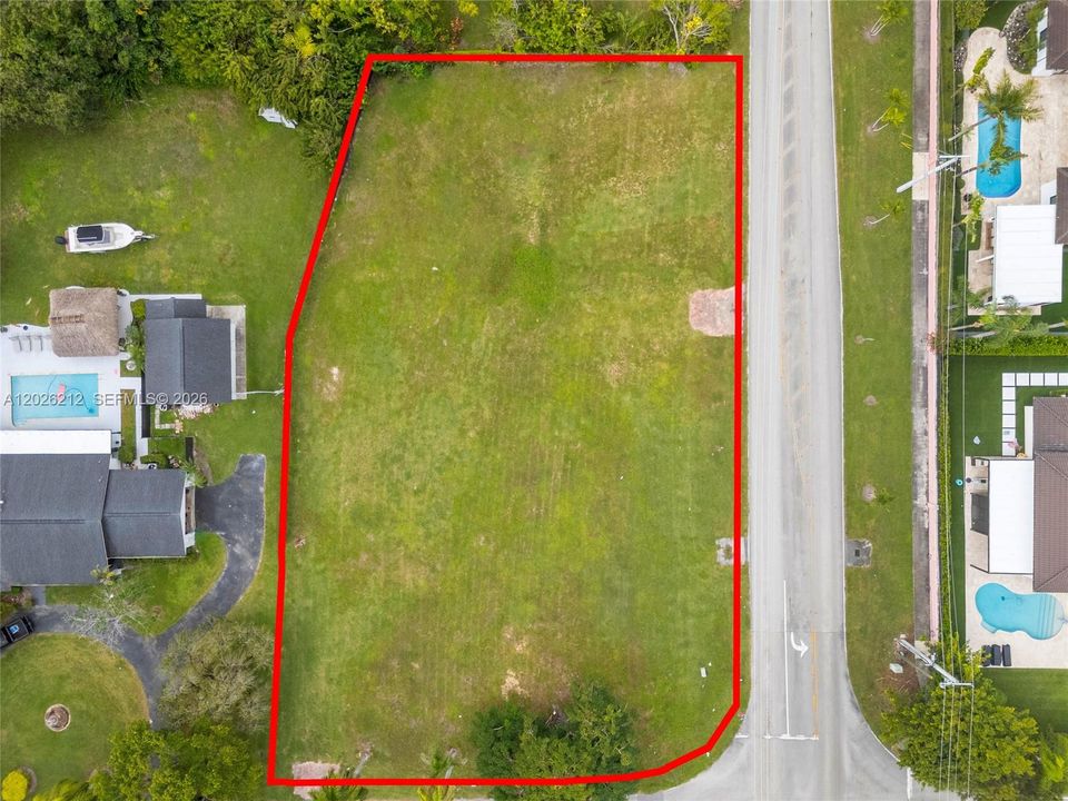 На продажу: $1,350,000 (0.67 acres)