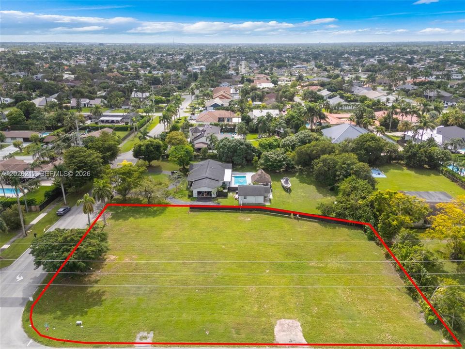 На продажу: $1,350,000 (0.67 acres)