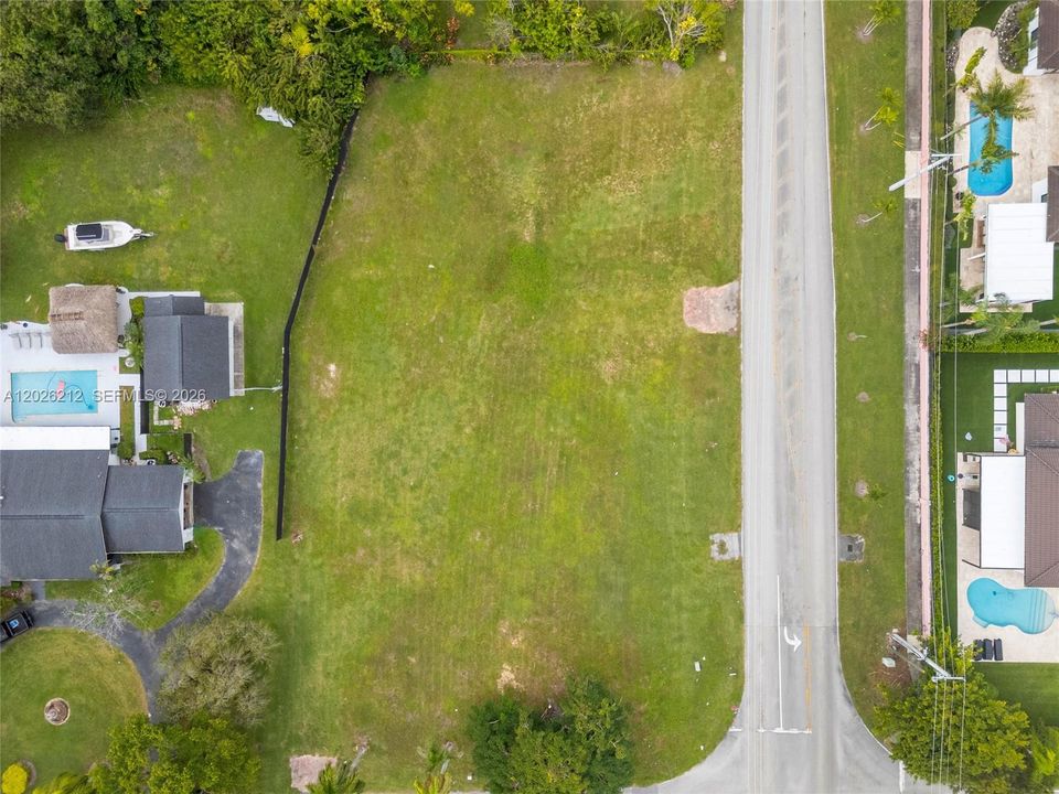 На продажу: $1,350,000 (0.67 acres)