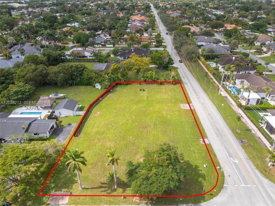 На продажу: $1,350,000 (0.67 acres)