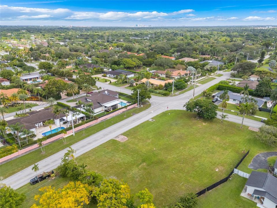На продажу: $1,350,000 (0.67 acres)