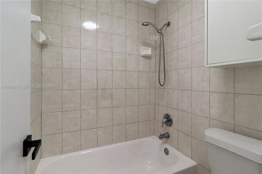 В аренду: $2,200 (2 спален, 2 ванн, 856 Квадратных фут)
