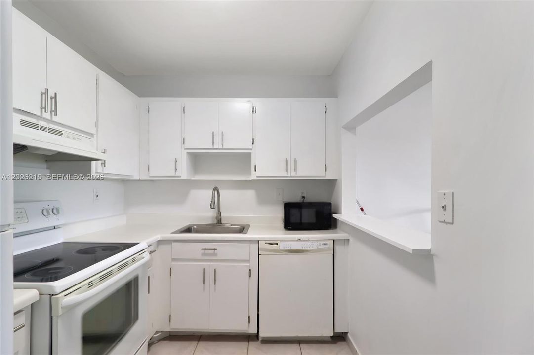 В аренду: $2,200 (2 спален, 2 ванн, 856 Квадратных фут)
