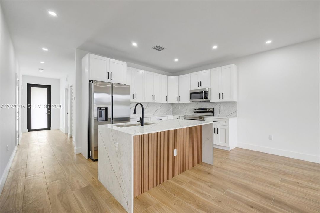 В аренду: $3,200 (3 спален, 2 ванн, 1259 Квадратных фут)