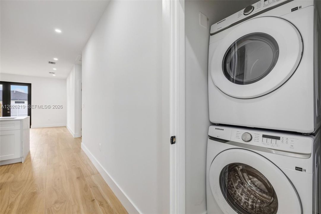 В аренду: $3,200 (3 спален, 2 ванн, 1259 Квадратных фут)