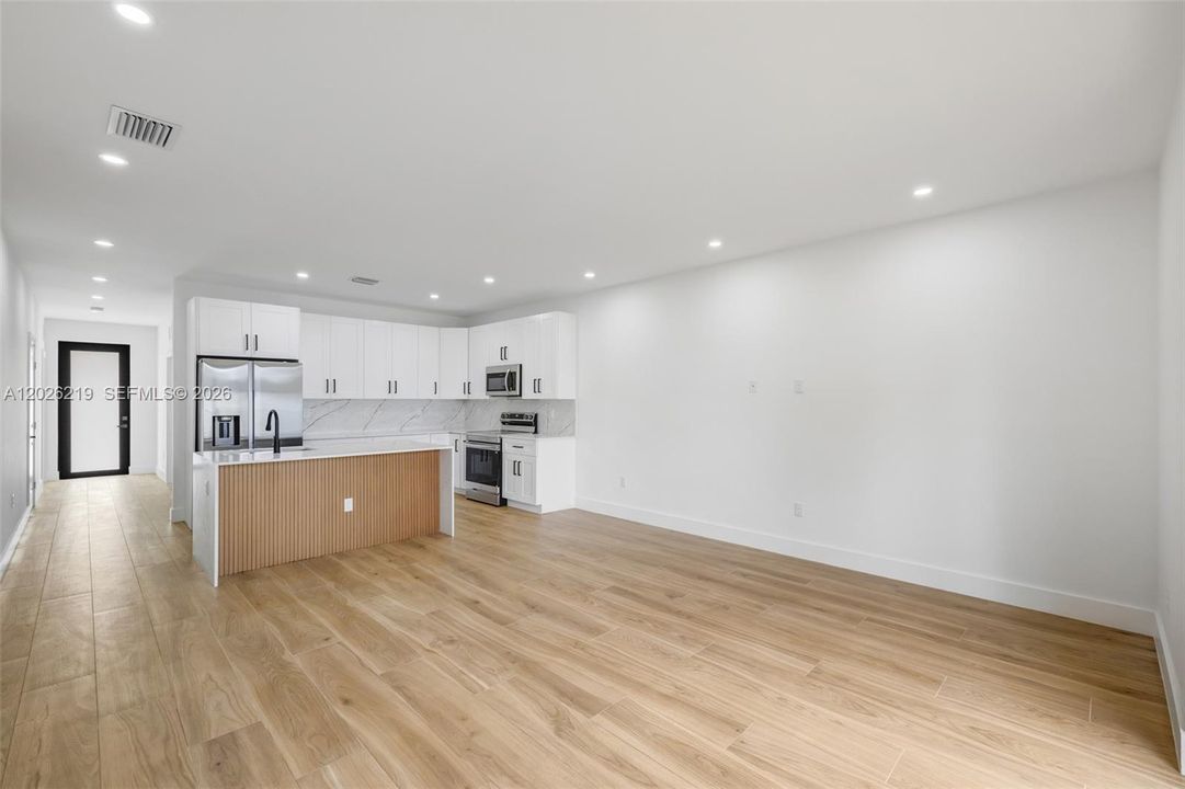 В аренду: $3,200 (3 спален, 2 ванн, 1259 Квадратных фут)