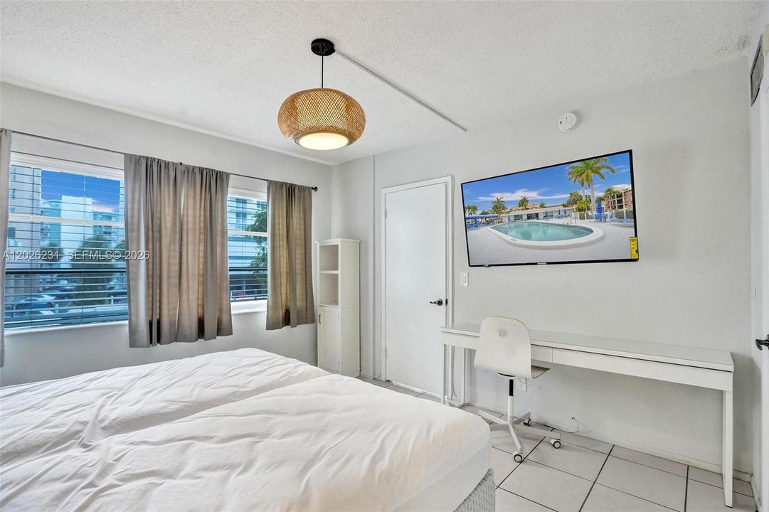 For Rent: $2,350 (2 beds, 2 baths, 1050 Square Feet)