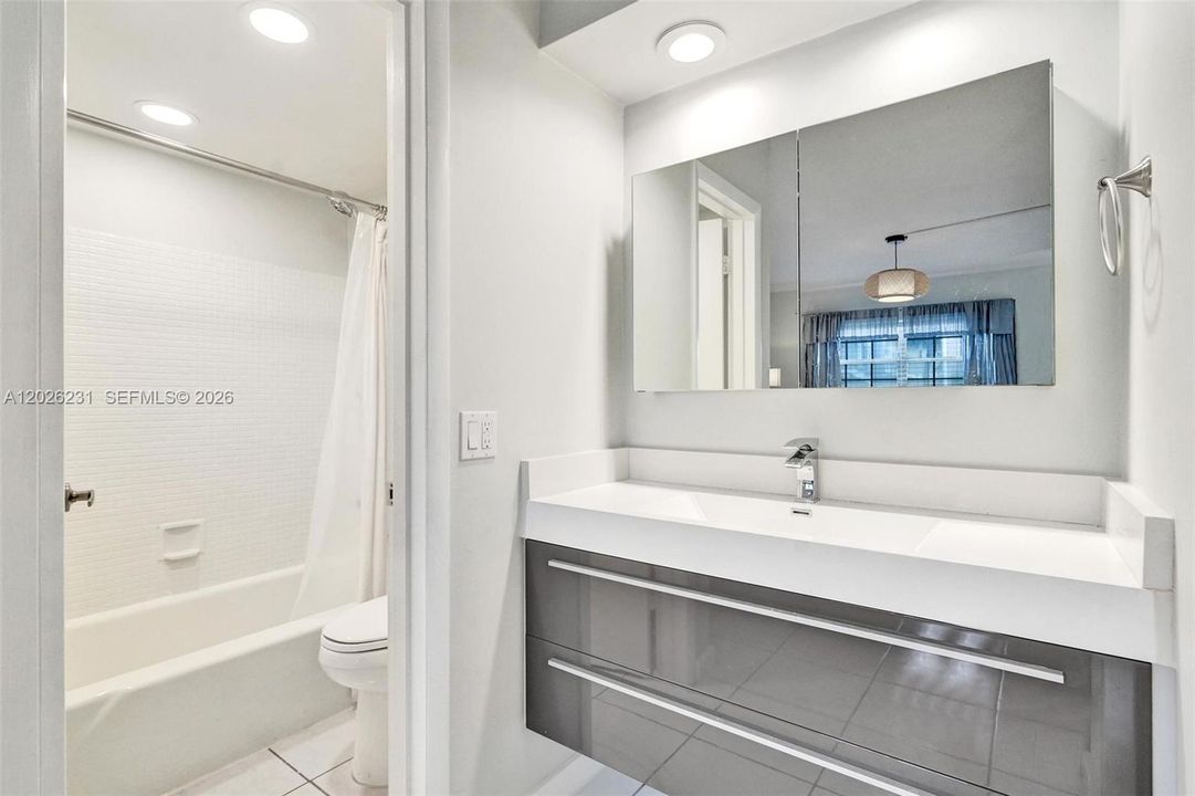 For Rent: $2,350 (2 beds, 2 baths, 1050 Square Feet)