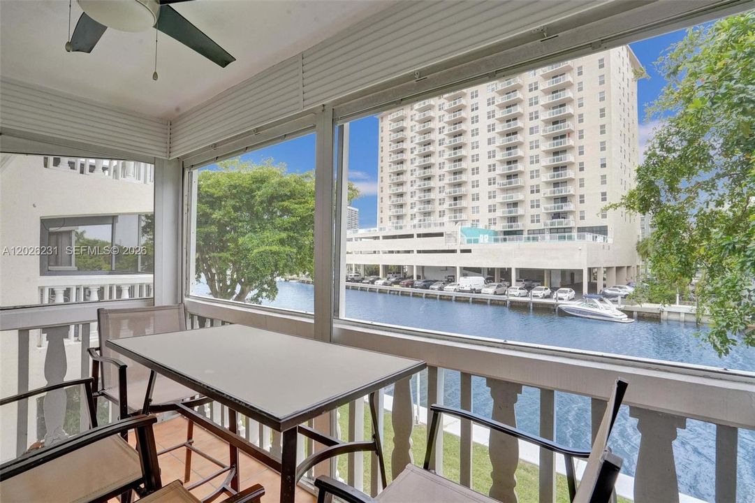 For Rent: $2,350 (2 beds, 2 baths, 1050 Square Feet)