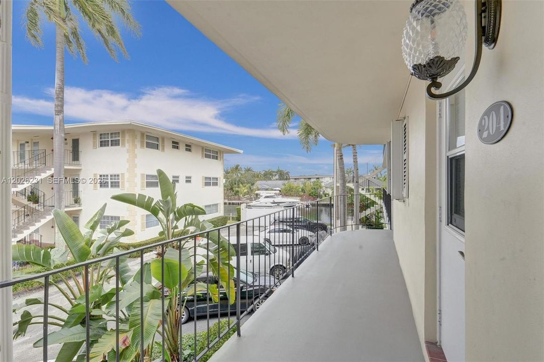 For Rent: $2,350 (2 beds, 2 baths, 1050 Square Feet)