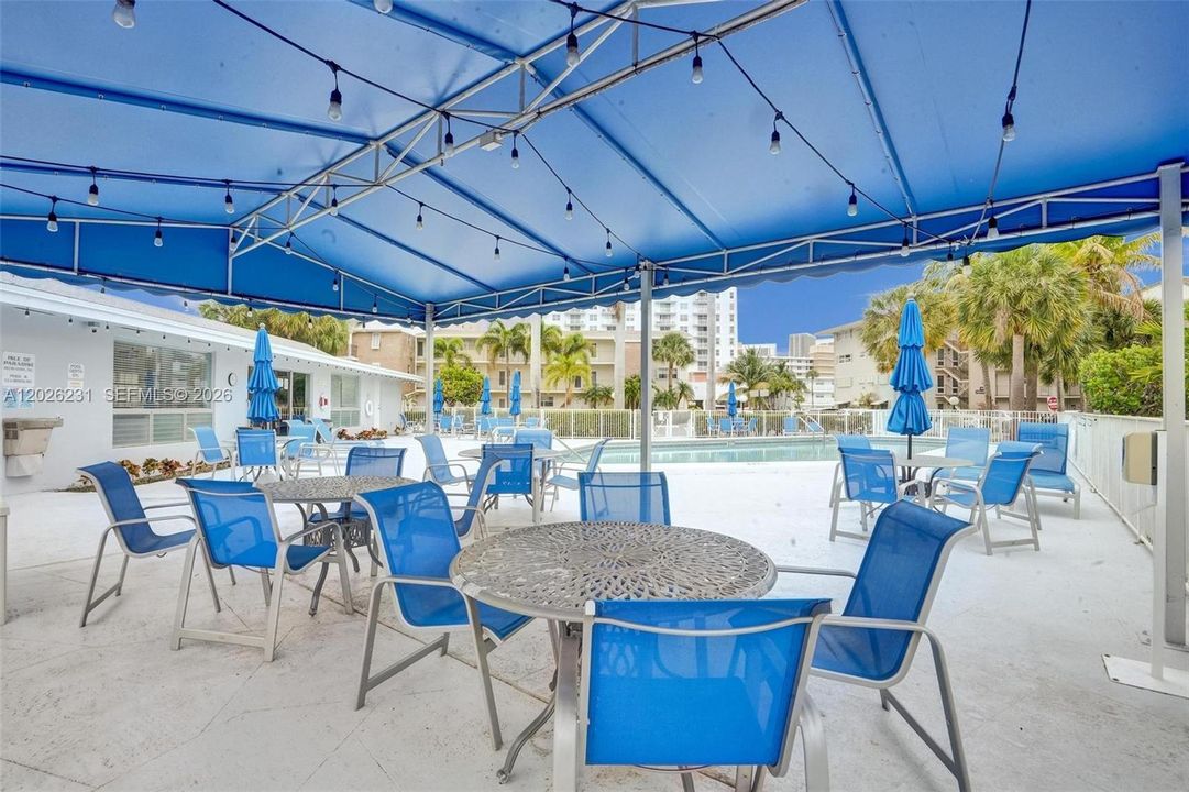 For Rent: $2,350 (2 beds, 2 baths, 1050 Square Feet)