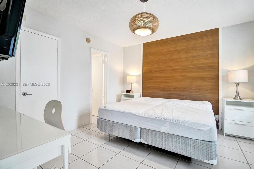 For Rent: $2,350 (2 beds, 2 baths, 1050 Square Feet)