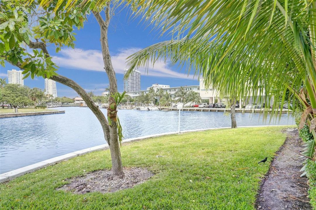 For Rent: $2,350 (2 beds, 2 baths, 1050 Square Feet)