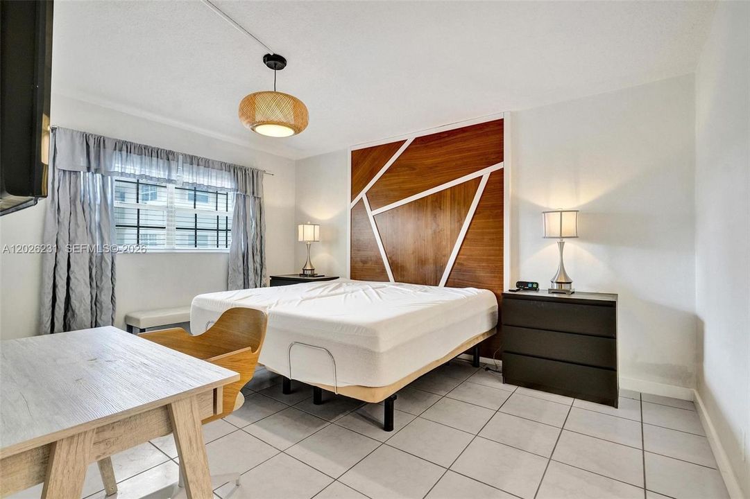 For Rent: $2,350 (2 beds, 2 baths, 1050 Square Feet)