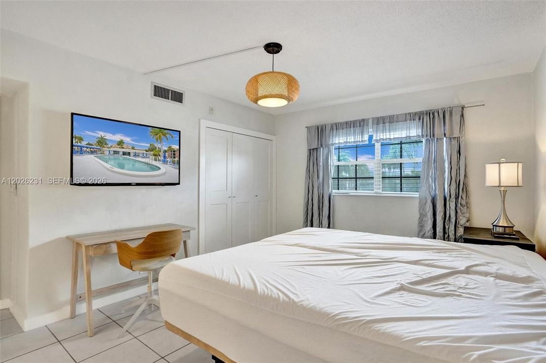 For Rent: $2,350 (2 beds, 2 baths, 1050 Square Feet)