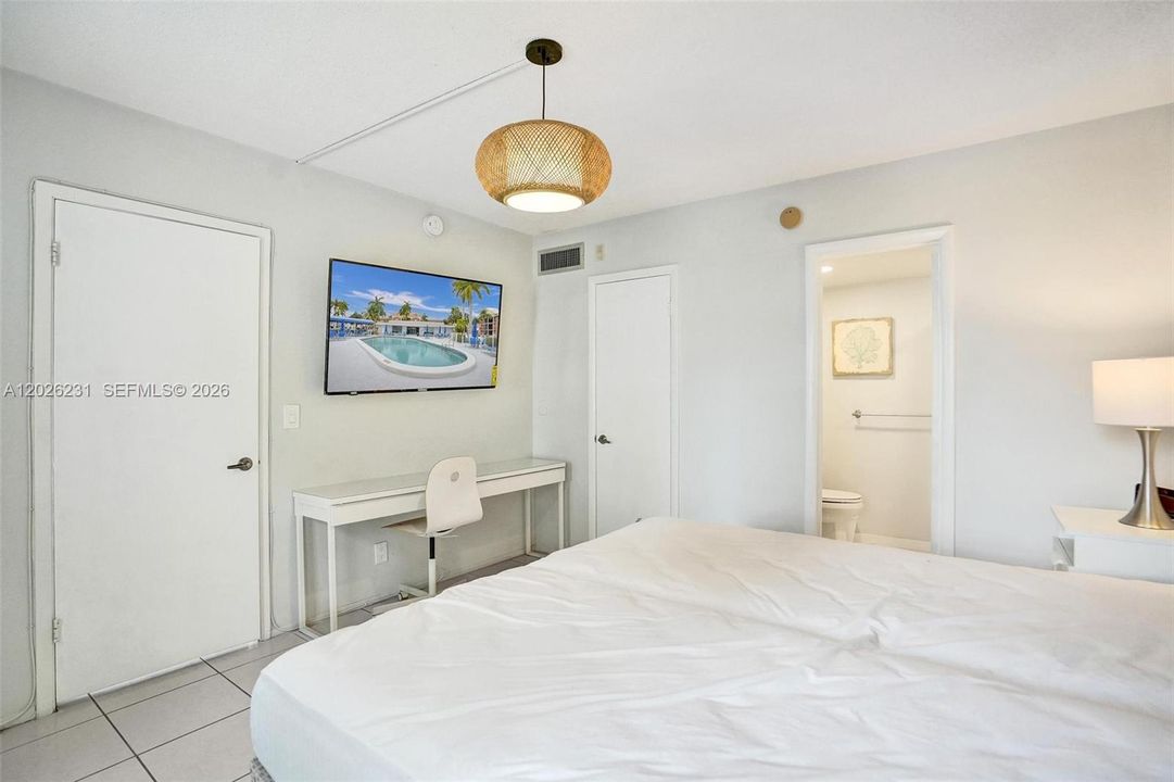 For Rent: $2,350 (2 beds, 2 baths, 1050 Square Feet)