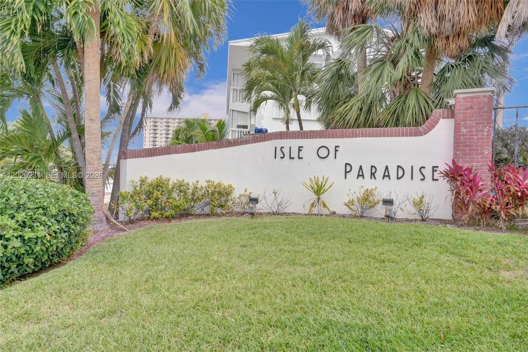 For Rent: $2,350 (2 beds, 2 baths, 1050 Square Feet)