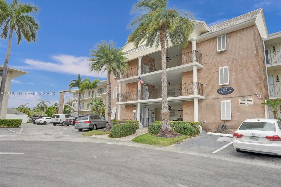 For Rent: $2,350 (2 beds, 2 baths, 1050 Square Feet)