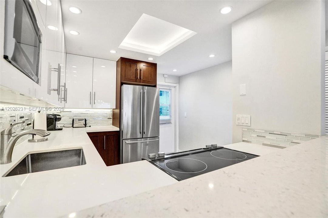 For Rent: $2,350 (2 beds, 2 baths, 1050 Square Feet)