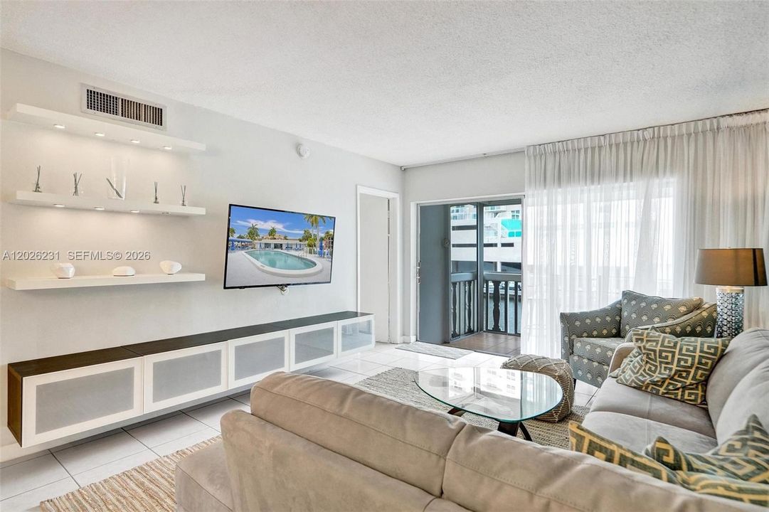 For Rent: $2,350 (2 beds, 2 baths, 1050 Square Feet)