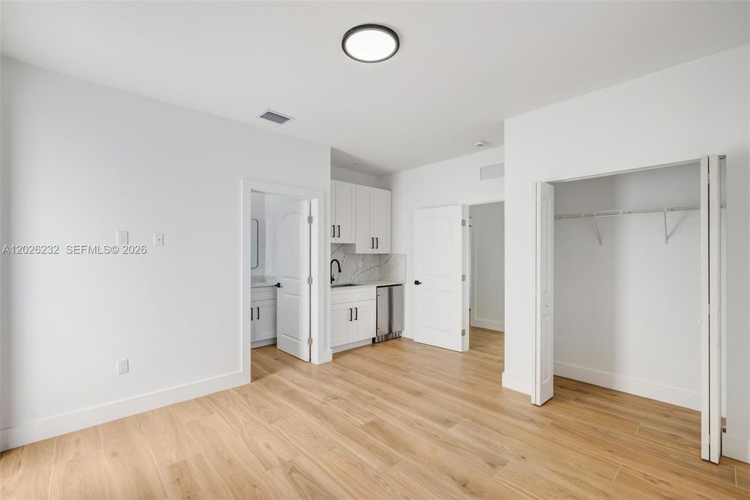 For Rent: $1,250 (0 beds, 1 baths, 216 Square Feet)