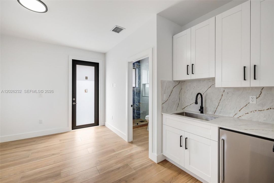 For Rent: $1,250 (0 beds, 1 baths, 216 Square Feet)
