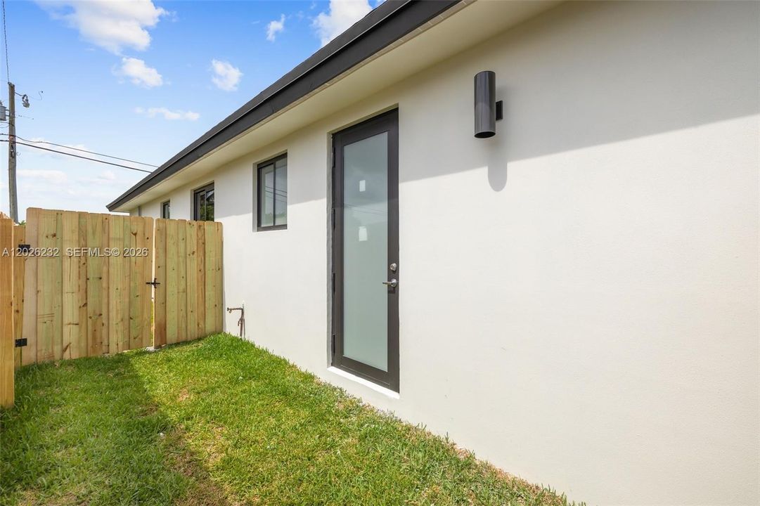 For Rent: $1,250 (0 beds, 1 baths, 216 Square Feet)